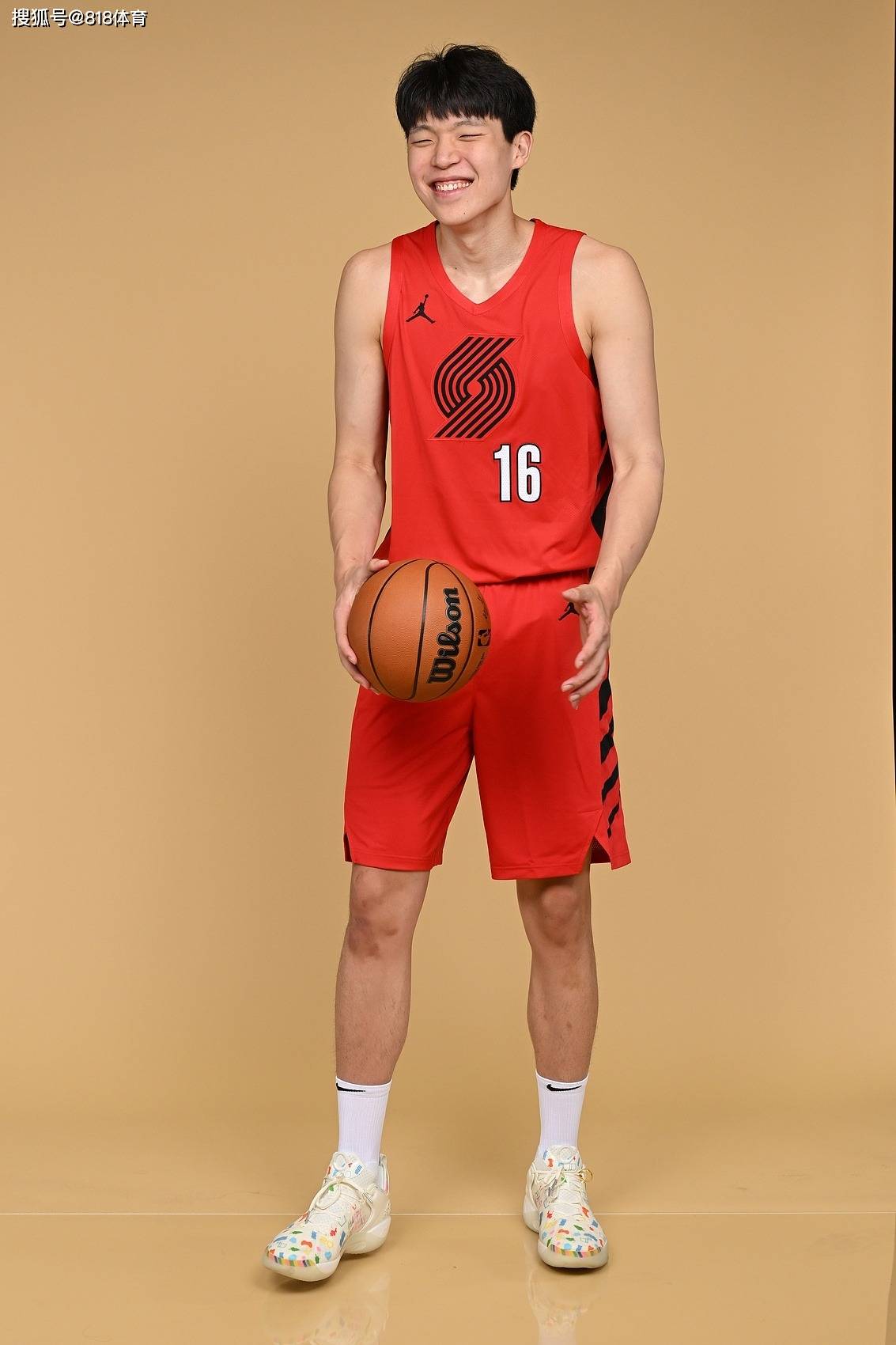 中国男篮险胜阿根廷男篮，利拉德绝境逆转
