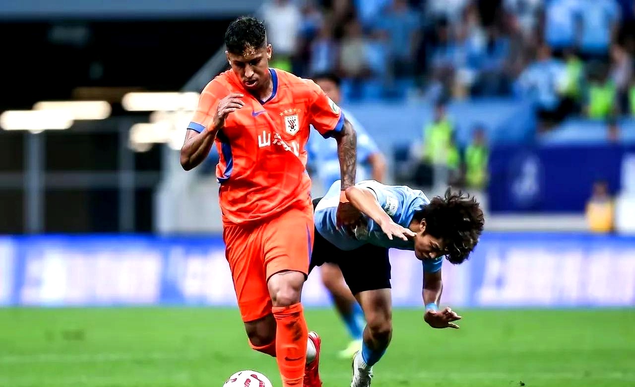 包含赛场上球队实力悬殊引发热议，新手表现令人赞叹的词条