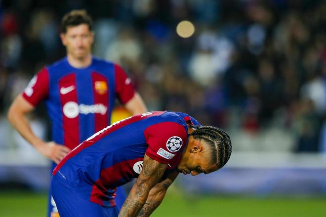 关于罗马尼亚后卫因红牌被停赛，球队战力大减的信息