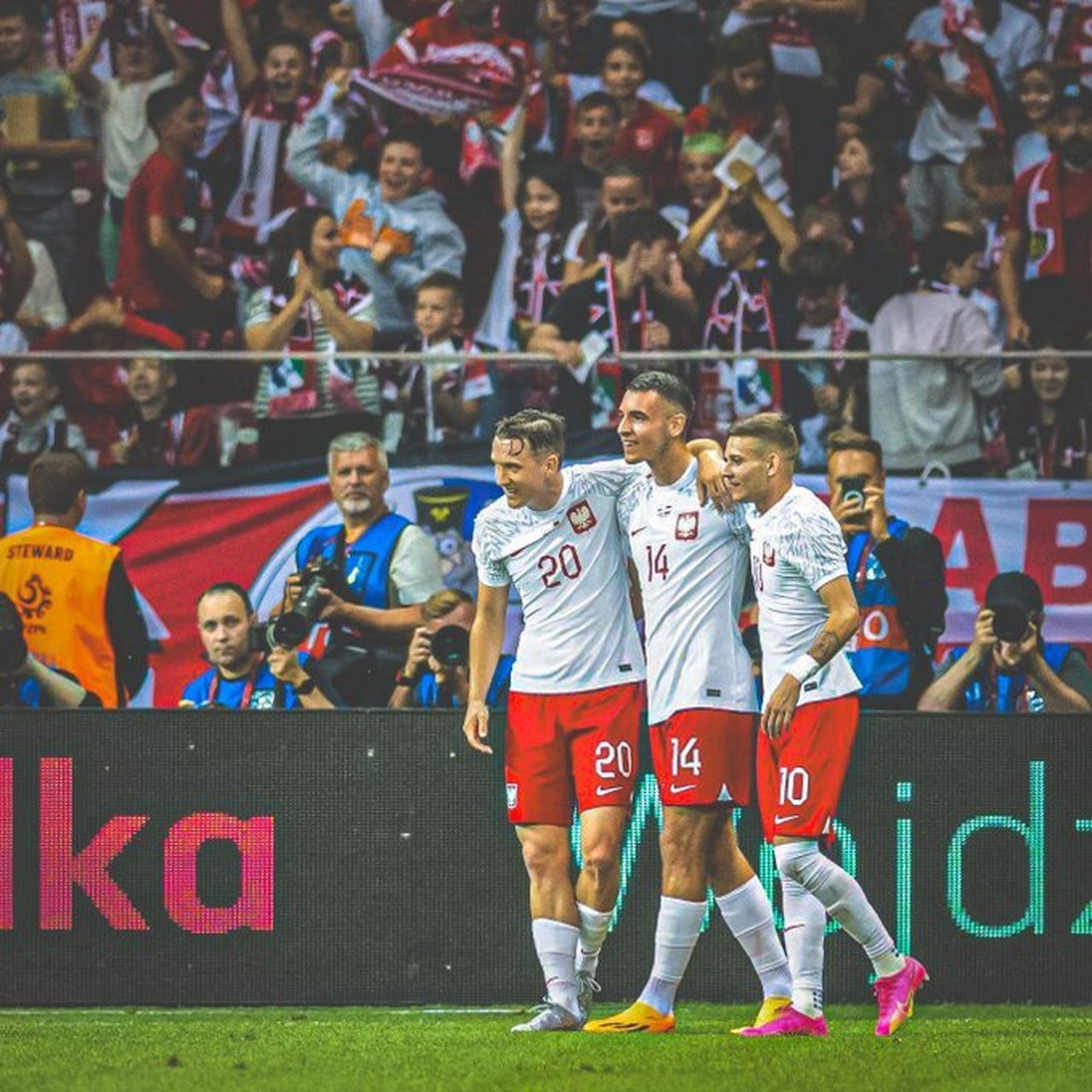 波兰足球甲级别球员积极备战下一轮激烈对决的简单介绍