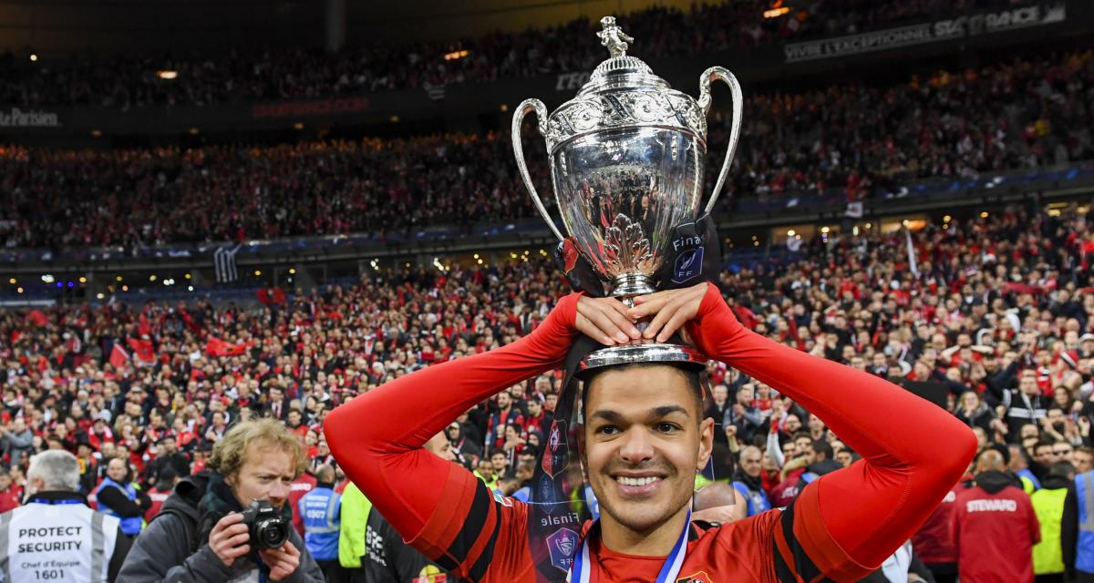 雷恩球员因伤缺席下一场比赛，教练组寻找替补方案的简单介绍