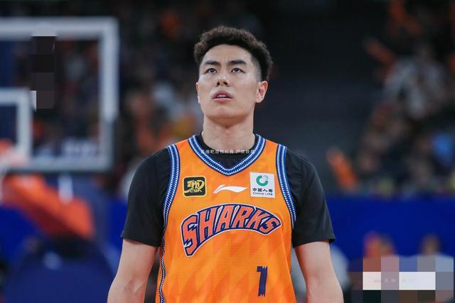 湖北男篮凭强大实力击败对手，加强季后赛机会