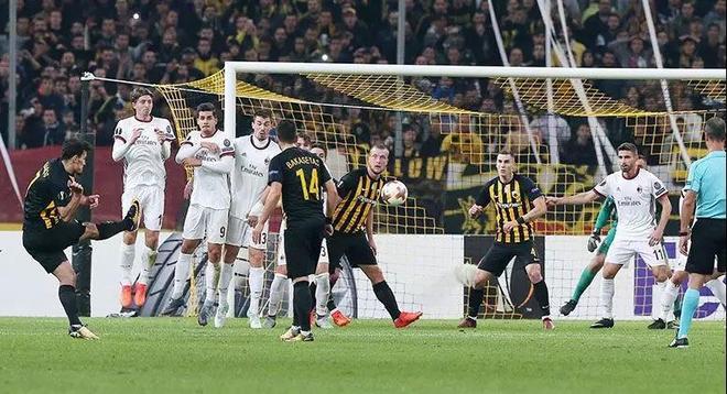 包含荷兰-战平希腊，小组出线命在人数的词条