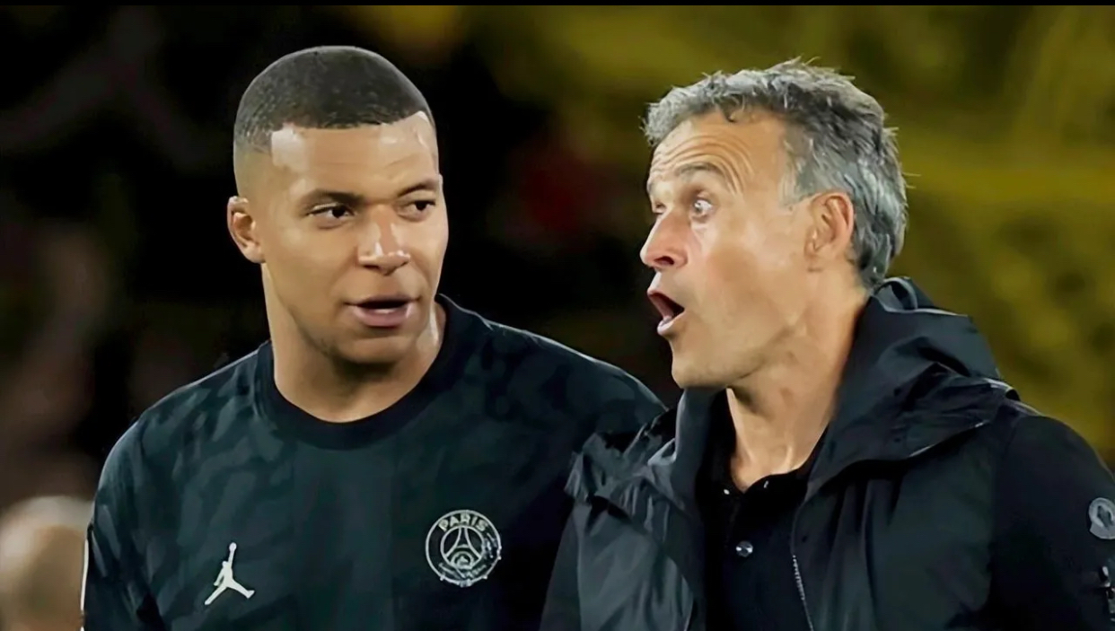 法兰克福前锋连场进球，成为焦点人物