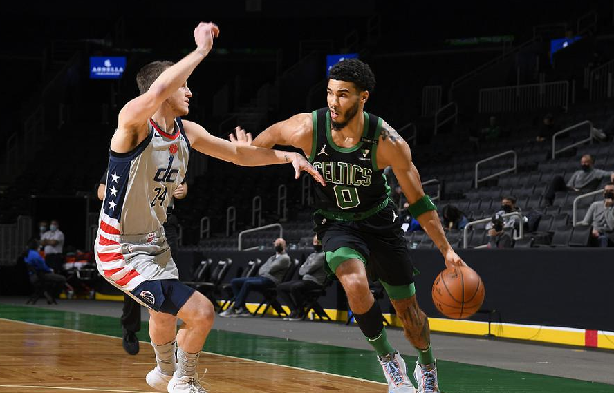 关于凯尔特人B队绝杀西班牙男篮，莫里斯打破历史纪录的信息