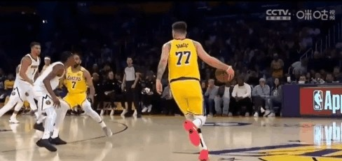 独行侠爆冷掘金，东契奇送出助攻