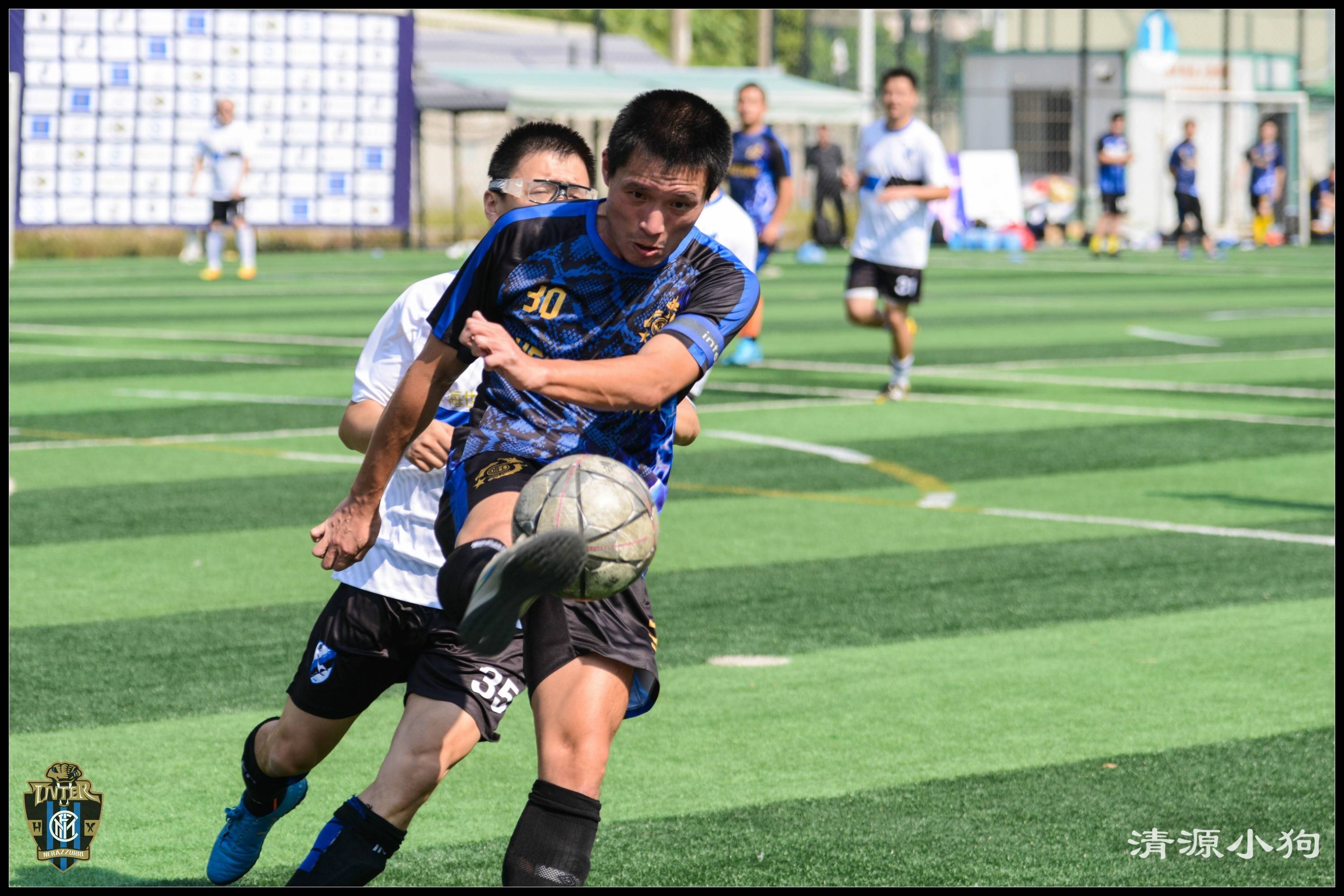 比赛进行中突遇暴雨影响球队表现