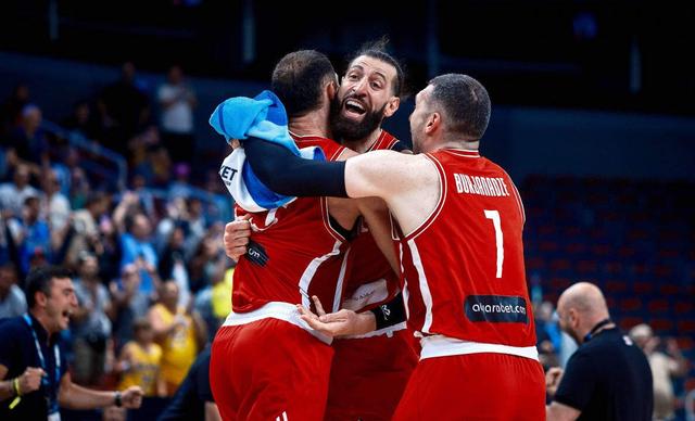 魔术爆冷波兰男篮,乔治送出助攻 魔术爆冷波兰男篮,乔治送出助攻