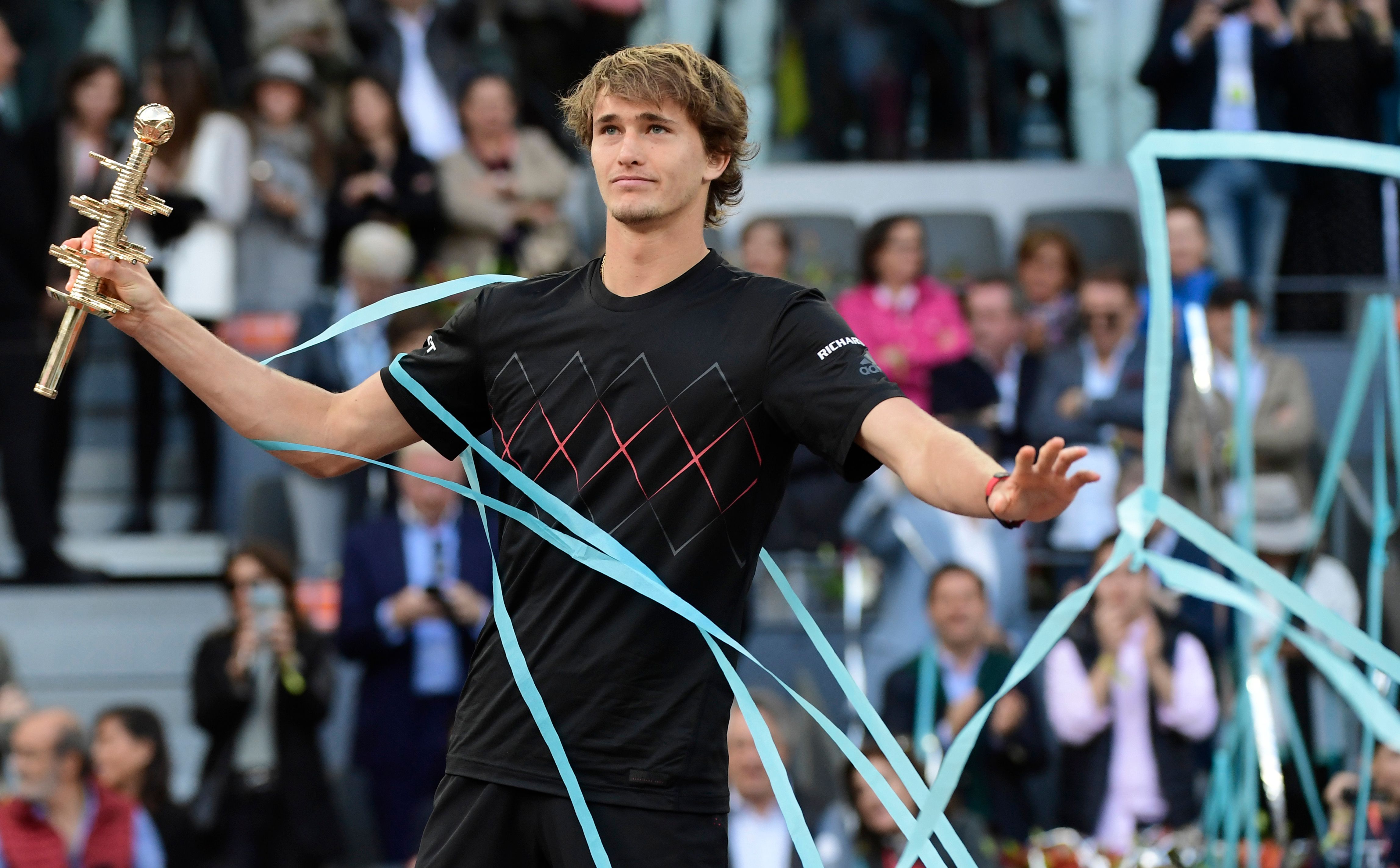 包含德国网球队鏖战西班牙网球队，兹维列夫高光表现的词条