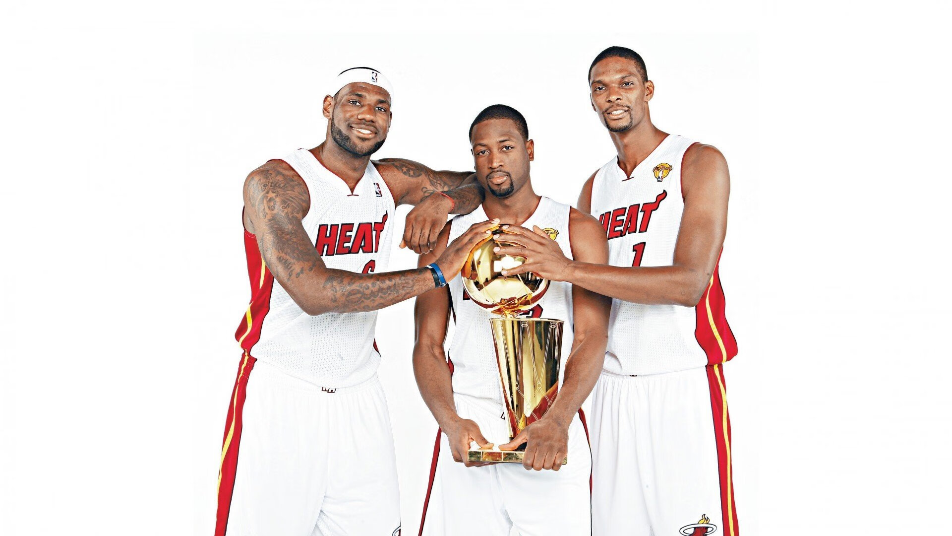 太阳对阵开拓者，米切尔关键制胜，照亮凤凰城夜空