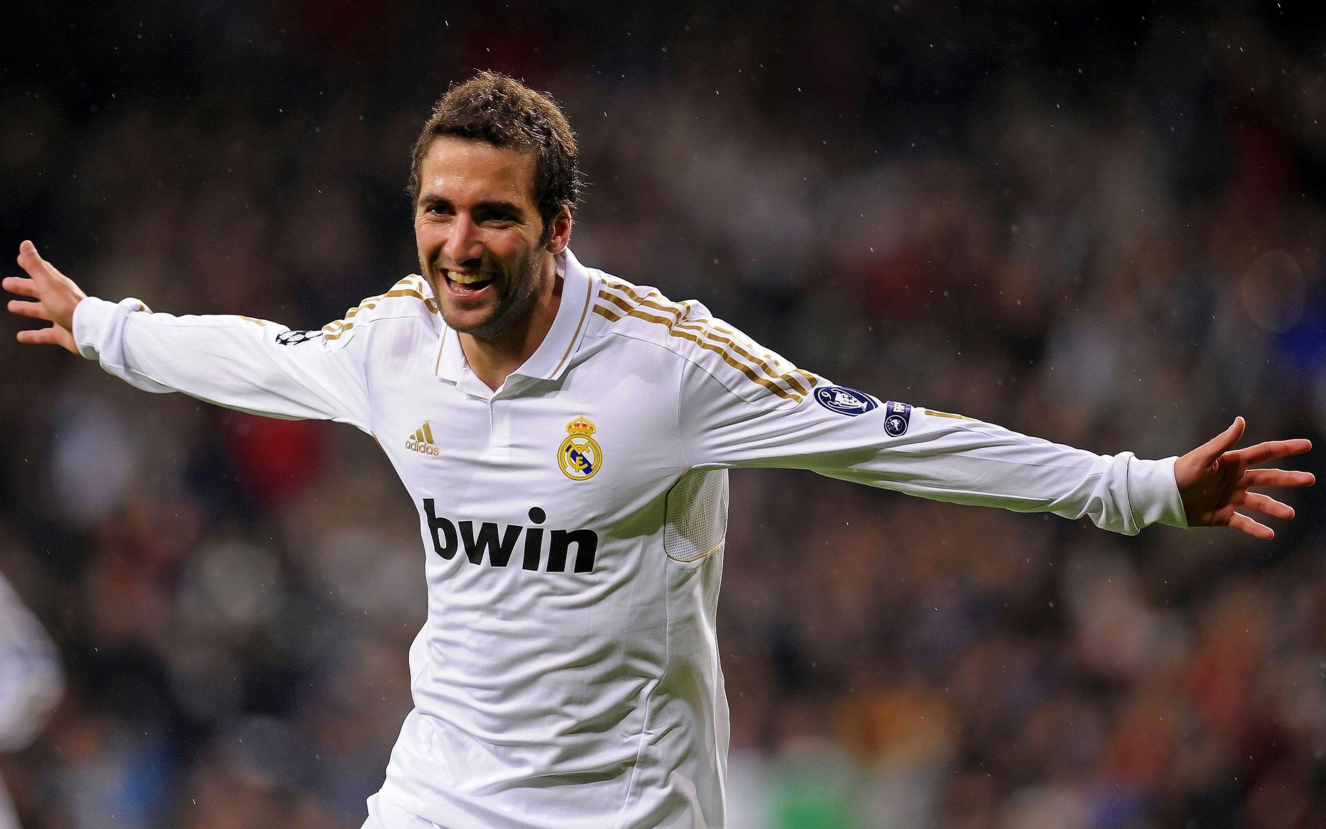 赛道上的宿命对决，索伯鏖战阿斯顿马丁，勒克莱尔关键制胜